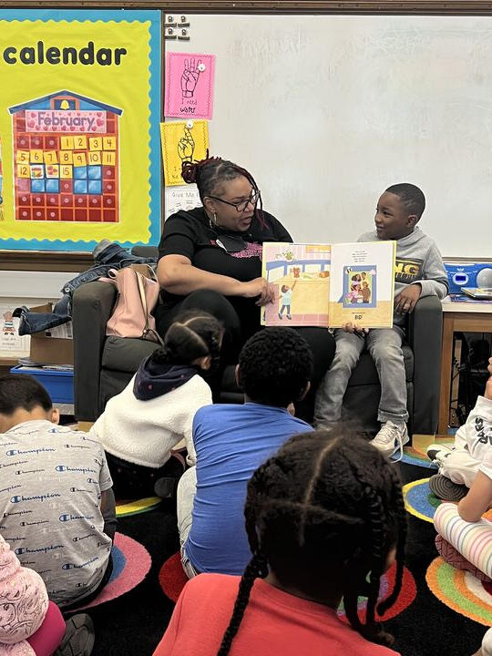 Ms. Tee reading her book WASH DAY at Fairyland in Oakland, CA.